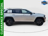 Used 2023 Jeep Grand Cherokee Altitude image 2