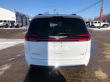 Used 2022 Chrysler Pacifica Touring-L image 5