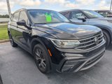 Used 2022 Volkswagen Tiguan SE w/ Panoramic Sunroof Package image 2