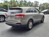 Used 2017 Kia Sorento LX w/ LX Convenience Package image 5