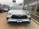 Used 2022 Toyota Highlander XLE image 3
