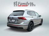 Used 2023 Volkswagen Tiguan SE R-Line image 3