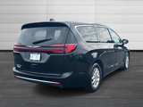 Used 2023 Chrysler Pacifica Touring-L image 4