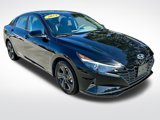 Used 2023 Hyundai Elantra SEL image 2