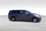 Certified 2023 Chrysler Pacifica Touring-L image 4