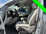 Used 2017 Chrysler Pacifica Touring-L image 3