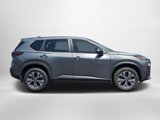Used 2022 Nissan Rogue SV image 2