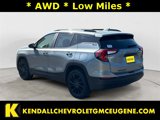 Used 2024 GMC Terrain SLE w/ Driver Convenience Package image 3