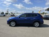 Used 2018 Nissan Rogue SV image 2