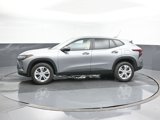 Used 2025 Chevrolet Trax LS image 2