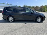 Used 2023 Chrysler Pacifica Touring-L image 2