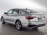 Used 2022 Volkswagen Jetta SE image 3