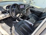 Used 2022 Chrysler Pacifica Touring-L image 2