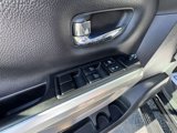 Used 2020 Nissan Titan SV w/ SV Convenience Package image 5