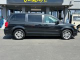 Used 2016 Dodge Grand Caravan SXT w/ UConnect Hands-Free Group image 2