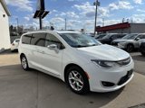 Used 2020 Chrysler Pacifica Limited image 3