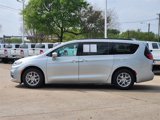 Certified 2022 Chrysler Pacifica Touring-L image 4