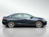 Used 2017 Toyota Camry SE image 4