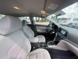 Used 2017 Hyundai Elantra SE image 3