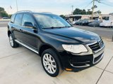 Used 2010 Volkswagen Touareg TDI image 4