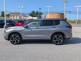 Used 2023 Mitsubishi Outlander SE image 3