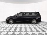 New 2025 Chrysler Pacifica Select image 4