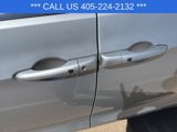 Used 2023 Chrysler Pacifica Touring-L image 3