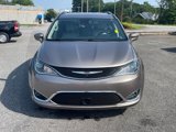 Used 2017 Chrysler Pacifica Touring-L Plus w/ Advanced Safetytec Group image 2