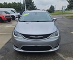 Used 2019 Chrysler Pacifica Limited image 2