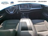 Used 2018 Toyota Highlander LE image 2