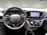 Used 2023 Chrysler Pacifica Touring-L image 5