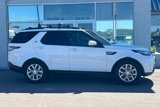 Used 2018 Land Rover Discovery SE image 3