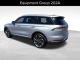 Used 2020 Lincoln Aviator Reserve w/ Equipment Group 202A image 4