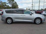 Used 2017 Chrysler Pacifica Touring-L image 4