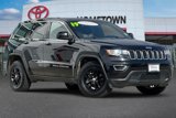 Used 2019 Jeep Grand Cherokee Laredo image 2
