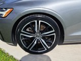 Used 2020 Volvo S60 T5 R-Design image 3