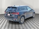 Used 2022 Volkswagen Taos SE w/ Panoramic Sunroof Package image 2