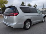 Used 2022 Chrysler Pacifica Touring-L image 4