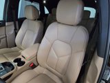 Certified 2025 Porsche Macan image 5