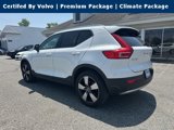 Used 2022 Volvo XC40 T5 Momentum image 2