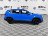 Used 2022 Volkswagen Taos SE image 2