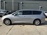 Used 2018 Chrysler Pacifica Touring-L image 4