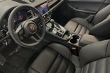 Certified 2024 Porsche Macan Turbo image 4