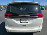 Used 2023 Chrysler Pacifica Touring-L image 6