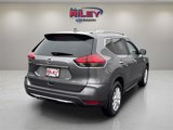 Used 2017 Nissan Rogue SV image 5
