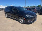 Used 2020 Chrysler Pacifica Touring-L image 3