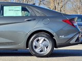 New 2025 Hyundai Elantra SE image 6