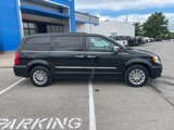 Used 2015 Chrysler Town & Country Touring-L w/ Driver Convenience Group image 2