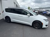 Used 2018 Chrysler Pacifica Touring-L Plus w/ S Appearance Package image 5