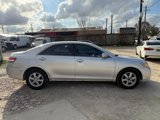 Used 2010 Toyota Camry LE image 2